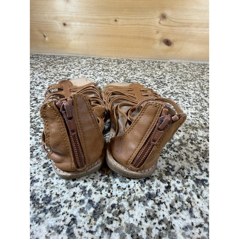 Old Navy Girls Tan Brown Faux Leather Gladiator Strappy Back Zip Sandals Size 11